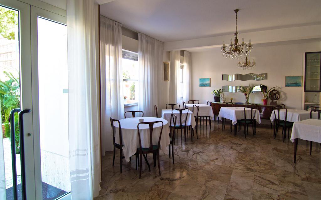 Hotel Villa Tua Riccione Kültér fotó