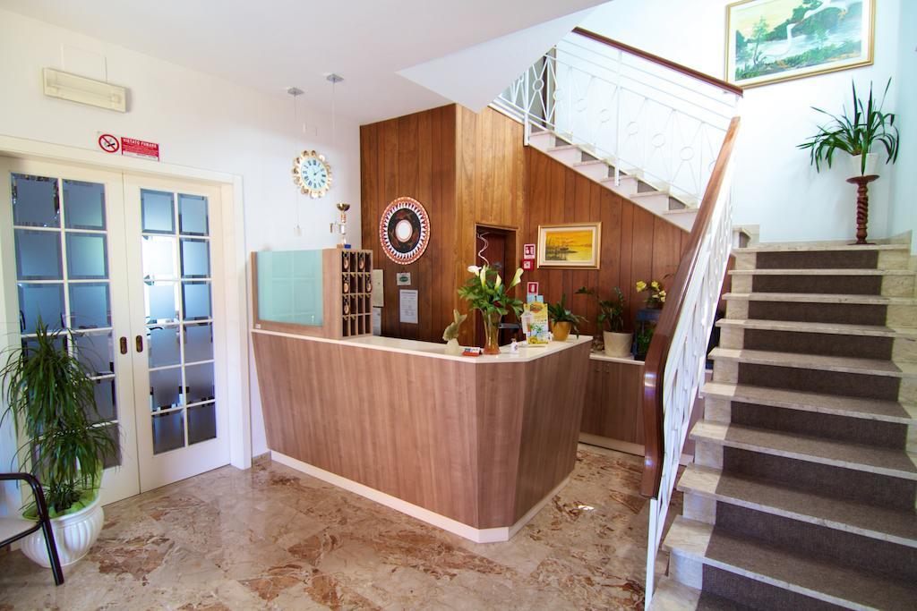 Hotel Villa Tua Riccione Kültér fotó