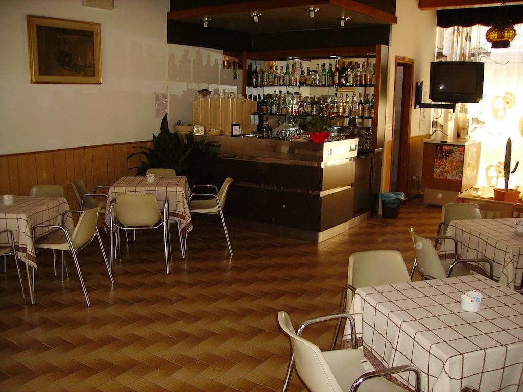 Hotel Villa Tua Riccione Kültér fotó