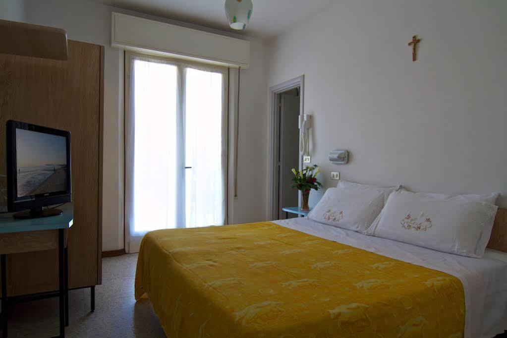 Hotel Villa Tua Riccione Kültér fotó